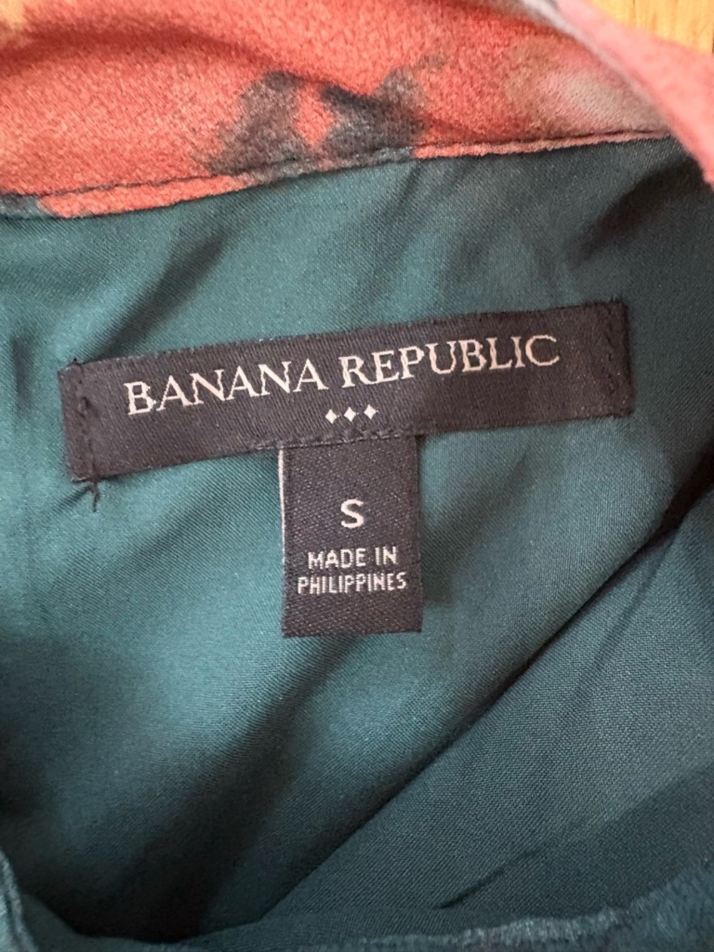 Banana Republic Factory Pleated Mock Neck Blouse Abstract Earth Watercolor S - Picture 6 of 7